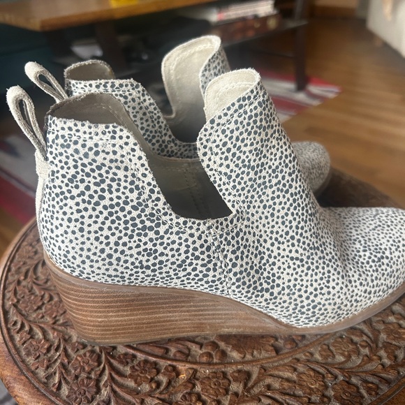 Toms Speckled Cream and Black Ankle Booties - Picture 3 of 5